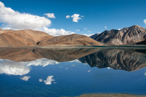 Fondo de pantalla Pangong Tso lake in Tibet 480x320