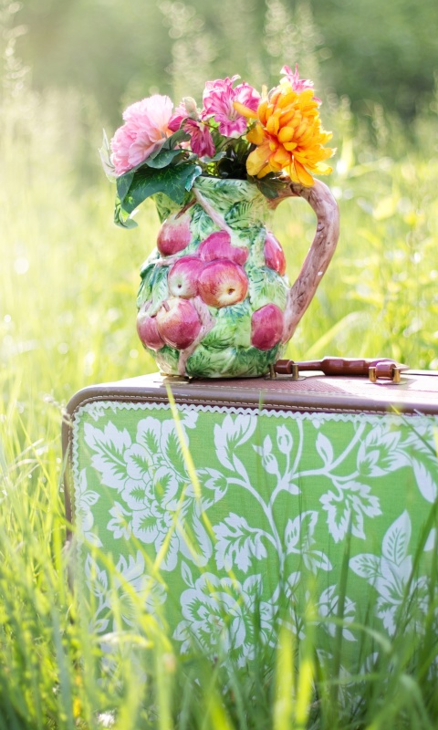 Das Bouquet in Creative Vase Wallpaper 480x800