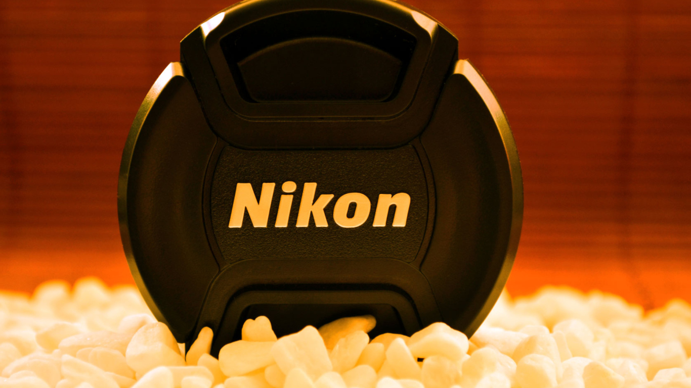 Обои Nikon 1366x768