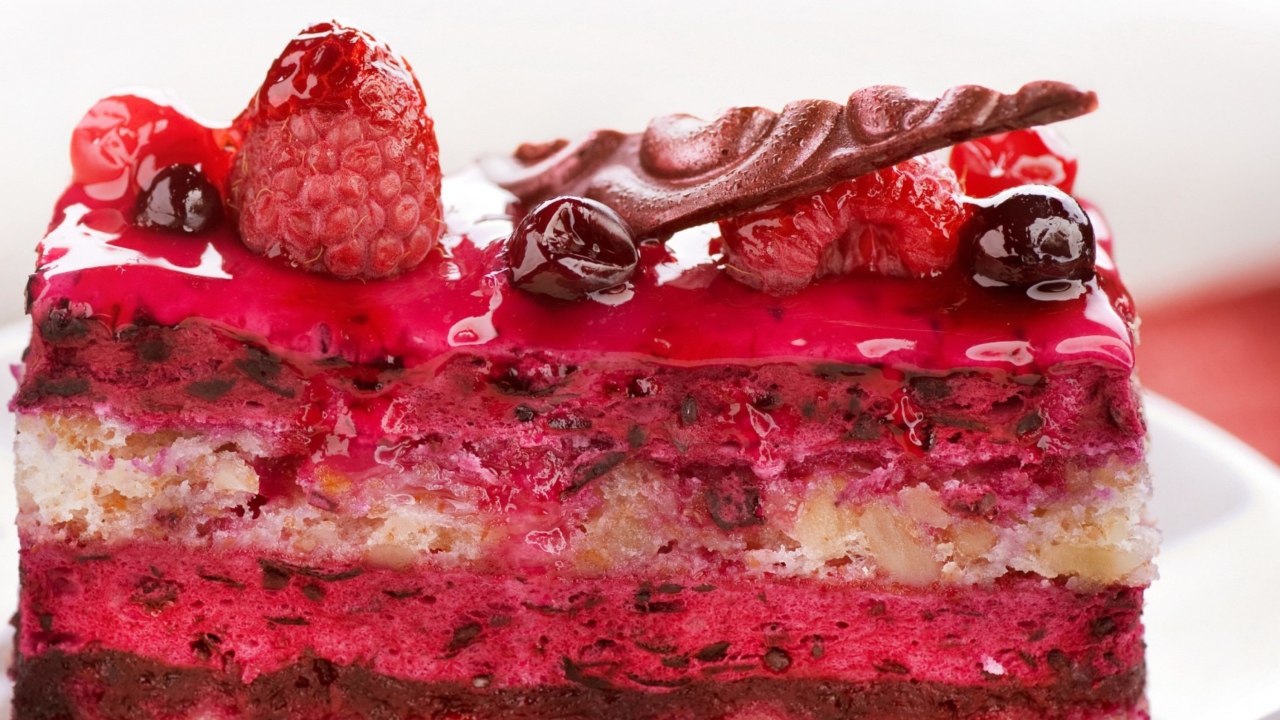 Delicious Berries Cake wallpaper 1280x720