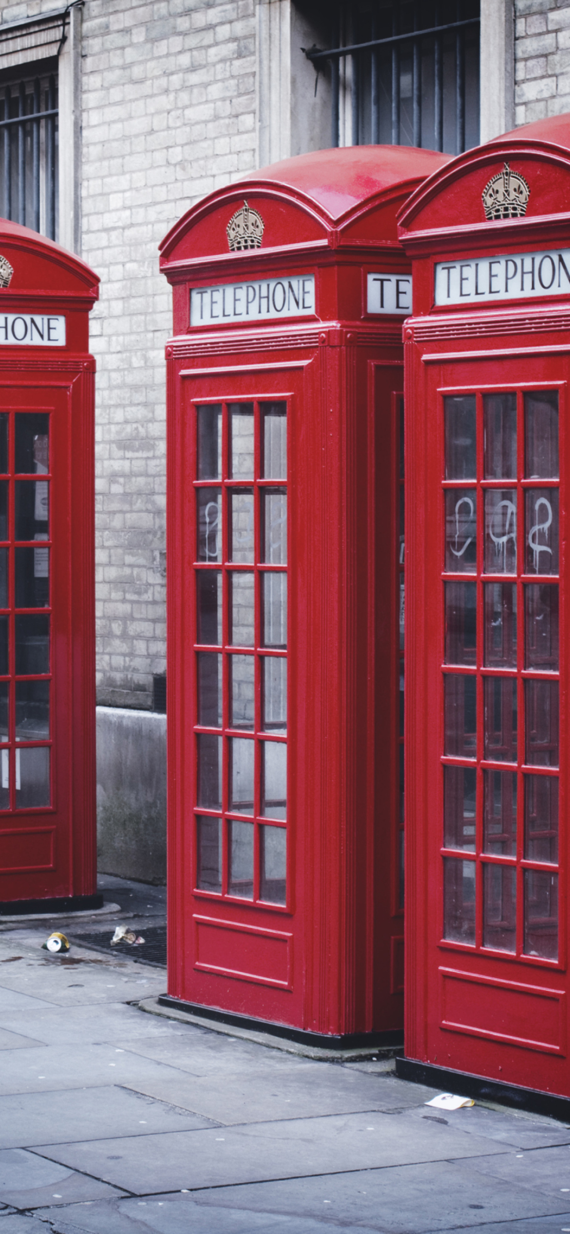 Das Red English Phone Booths Wallpaper 1170x2532
