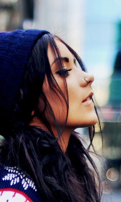 Das Brunette Wearing Hat Wallpaper 480x800