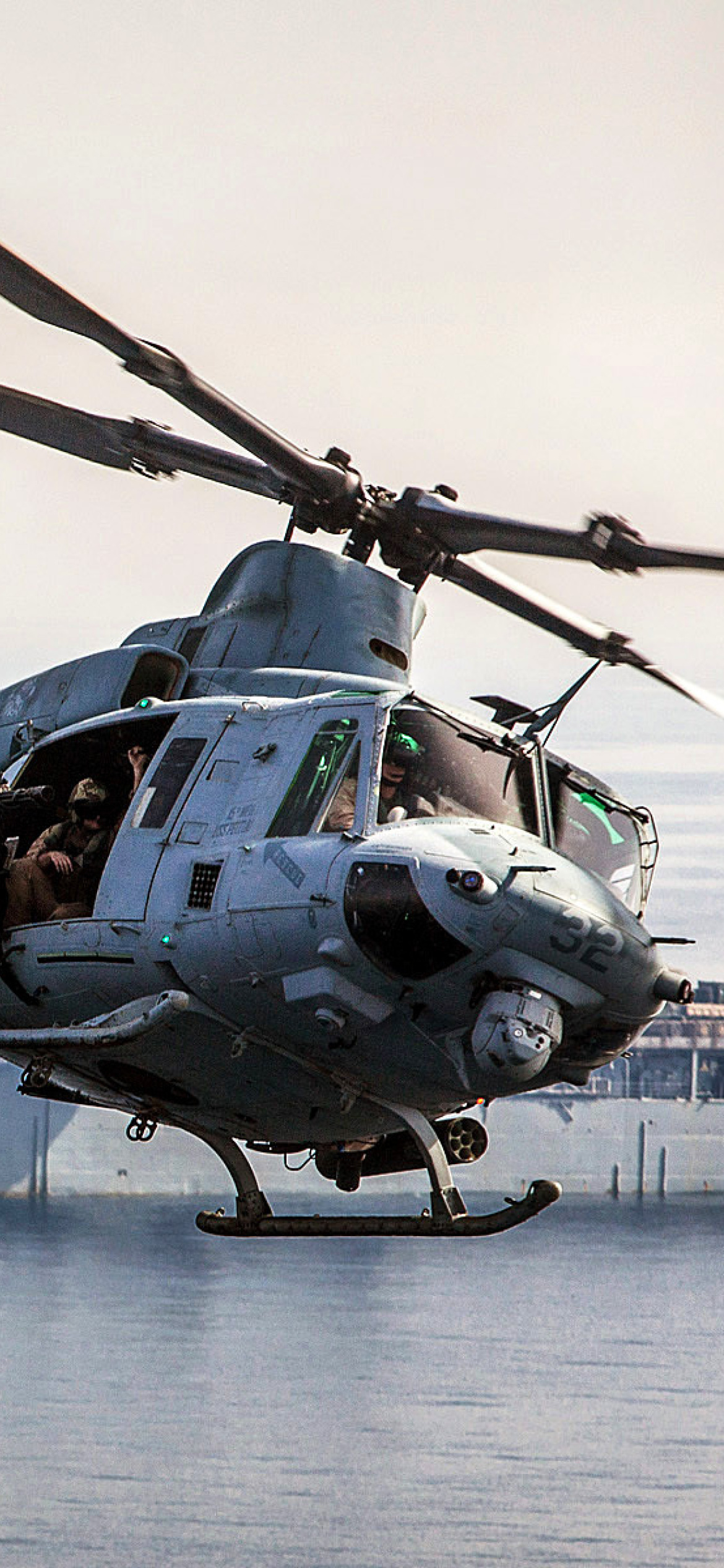 Bell UH 1Y Venom US Helicopter wallpaper 1170x2532