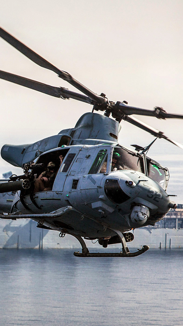 Fondo de pantalla Bell UH 1Y Venom US Helicopter 640x1136