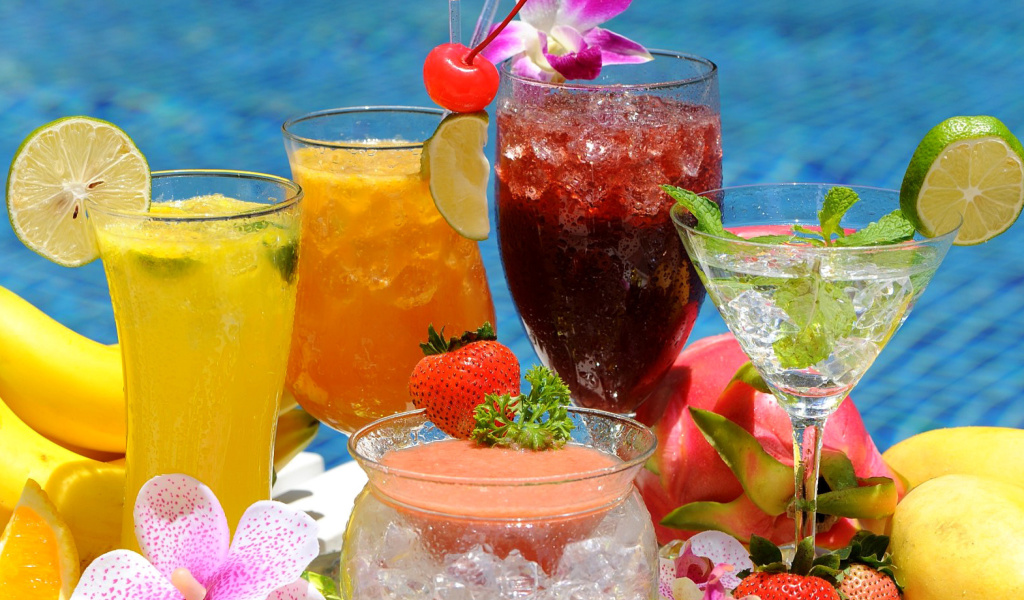 Обои Summer cocktails in hotel All Inclusive 1024x600