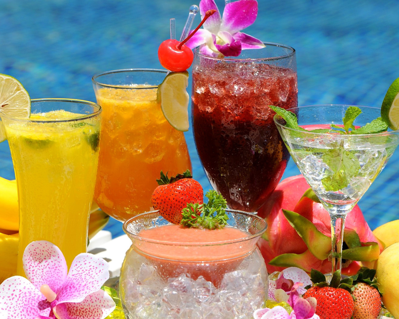 Обои Summer cocktails in hotel All Inclusive 1280x1024