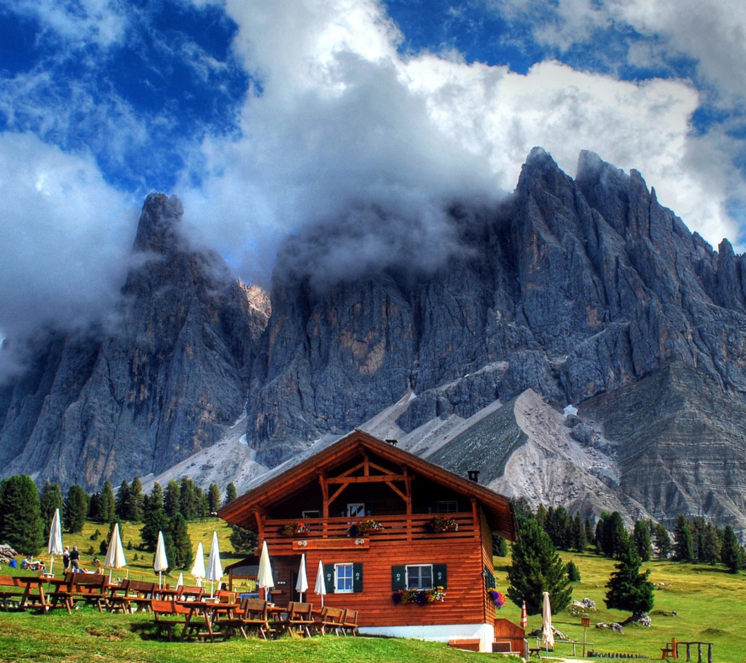 Обои Wooden House In Alps 1080x960