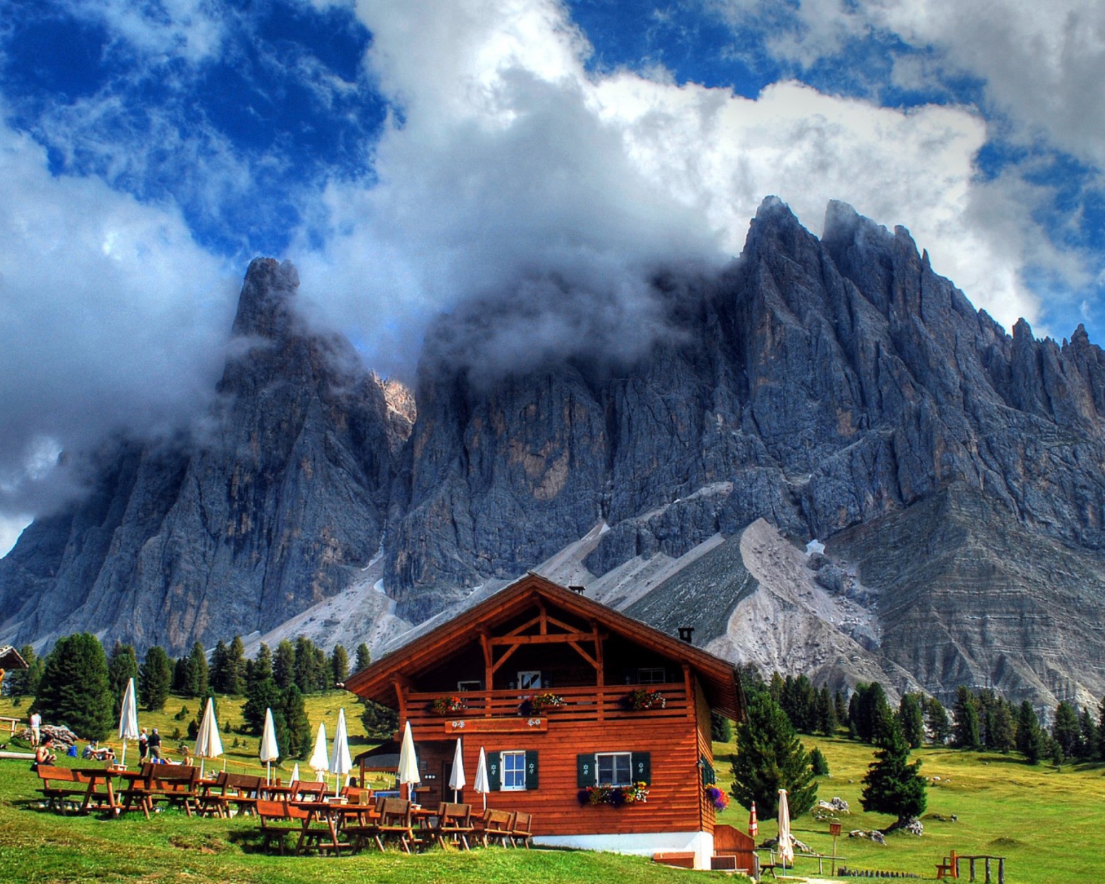 Обои Wooden House In Alps 1600x1280