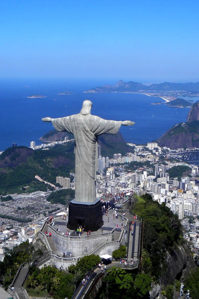 Обои Christ the Redeemer statue in Rio de Janeiro 640x960