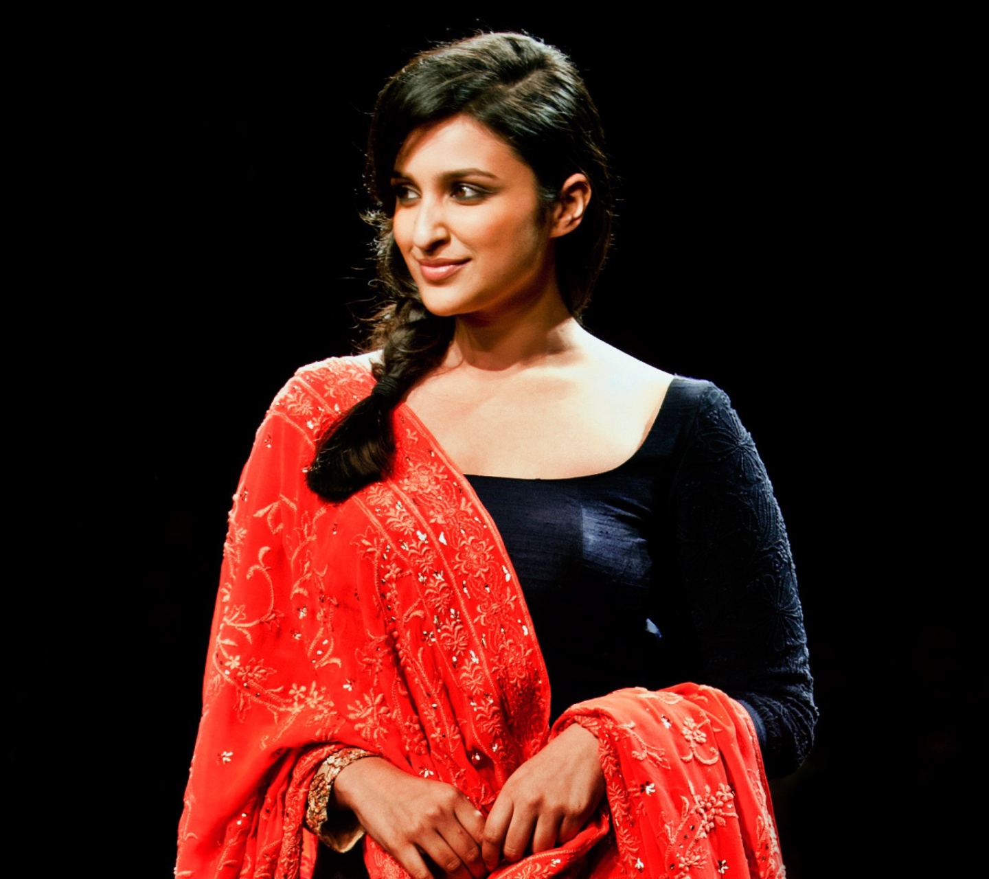 Fondo de pantalla Actress Parineeti Chopra 1440x1280