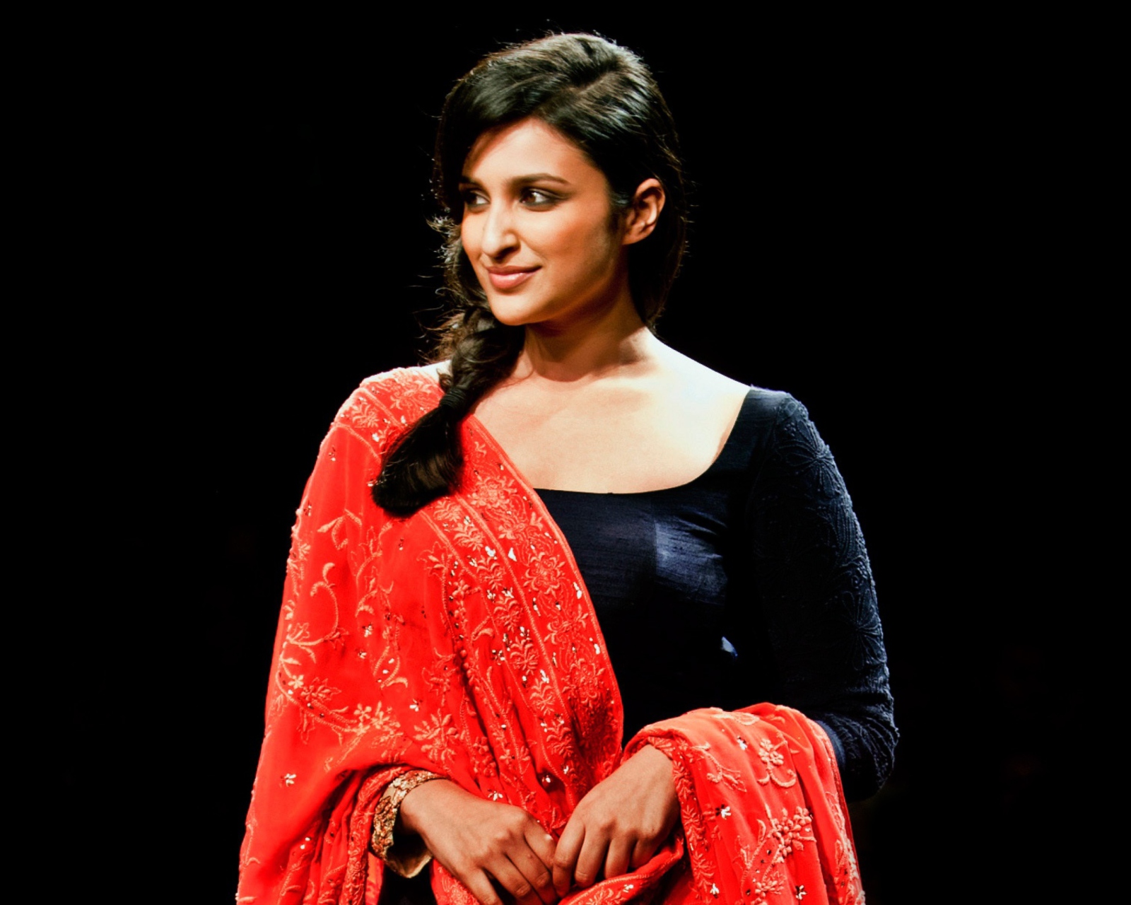 Das Actress Parineeti Chopra Wallpaper 1600x1280