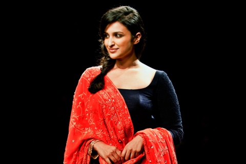 Обои Actress Parineeti Chopra 480x320