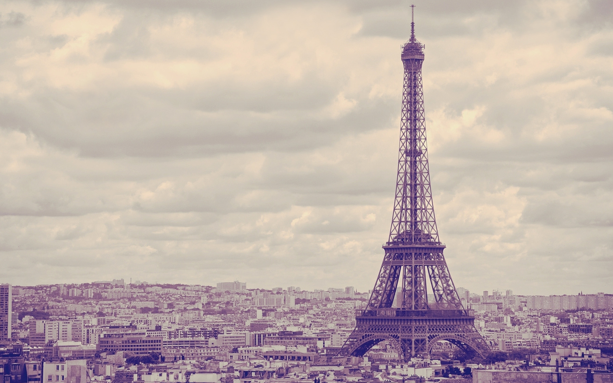 Das Eiffel Tower Landmark Color Wallpaper 2560x1600