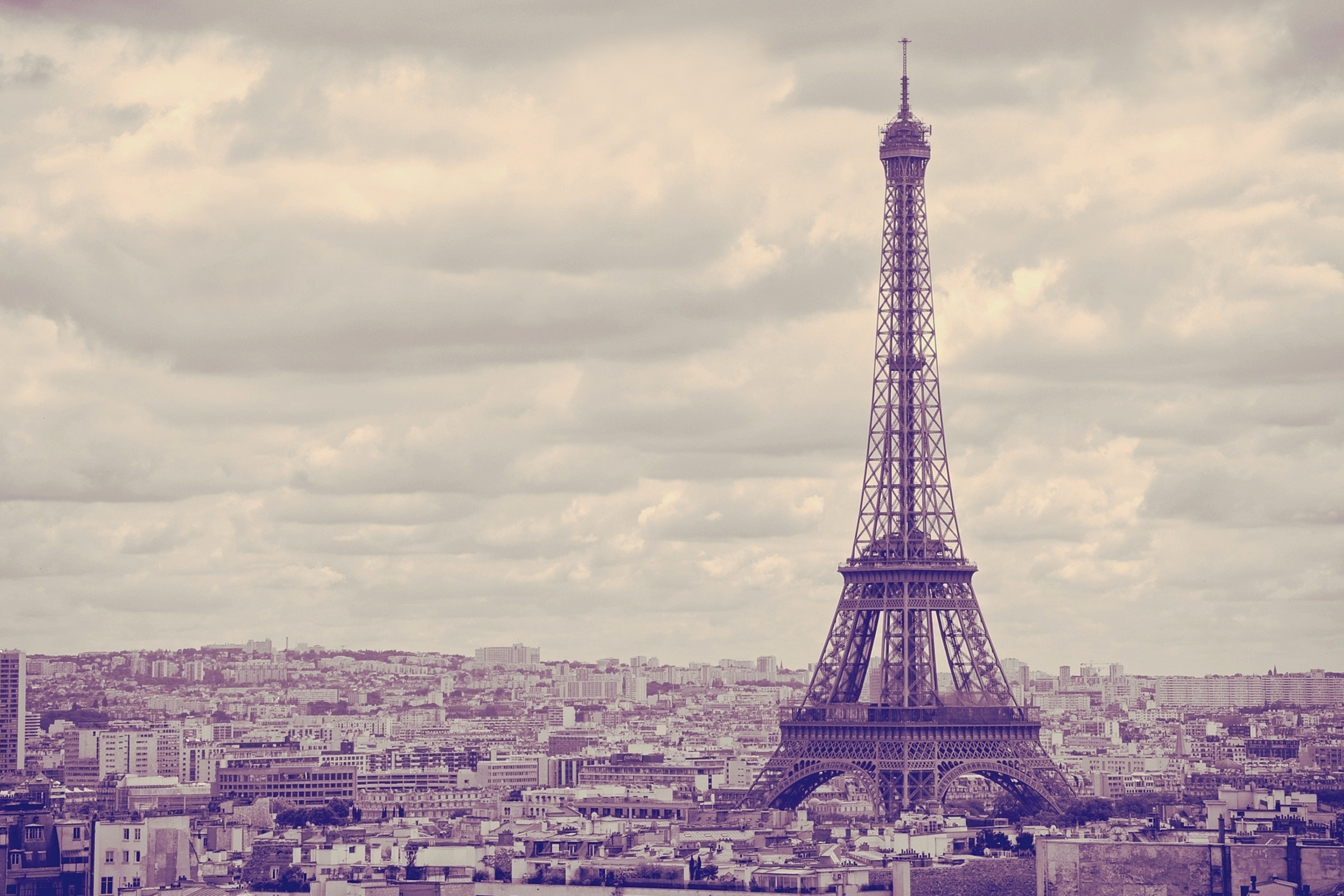 Sfondi Eiffel Tower Landmark Color 2880x1920