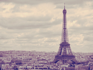 Das Eiffel Tower Landmark Color Wallpaper 320x240