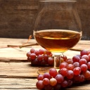 Sfondi Cognac and grapes 128x128