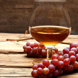 Kostenloses Cognac and grapes Wallpaper für iPad
