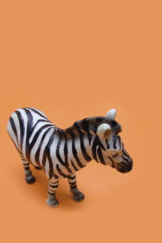Das Zebra Toy Wallpaper 320x480