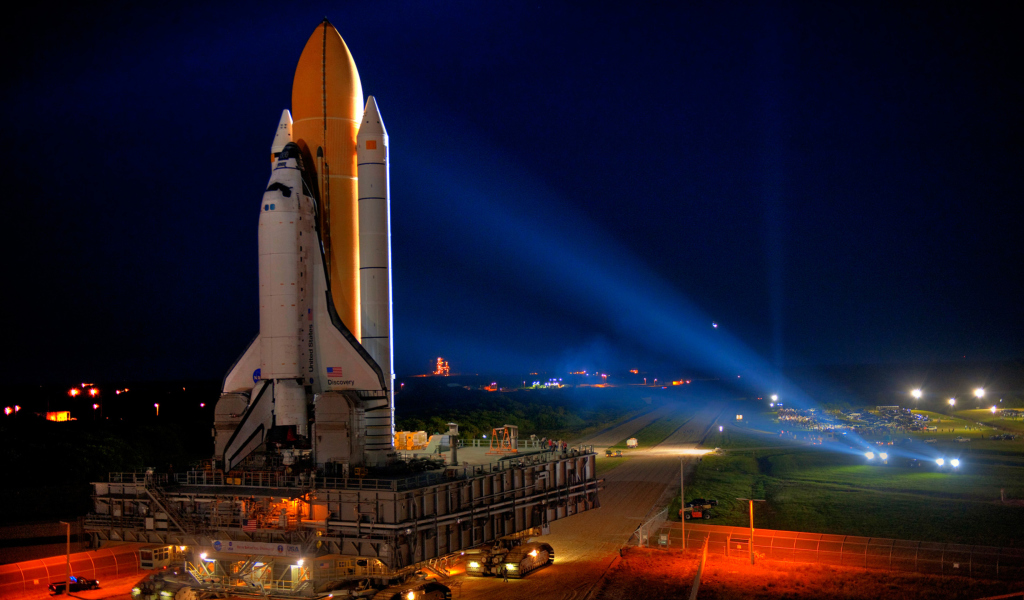 Fondo de pantalla Space Shuttle Discovery 1024x600