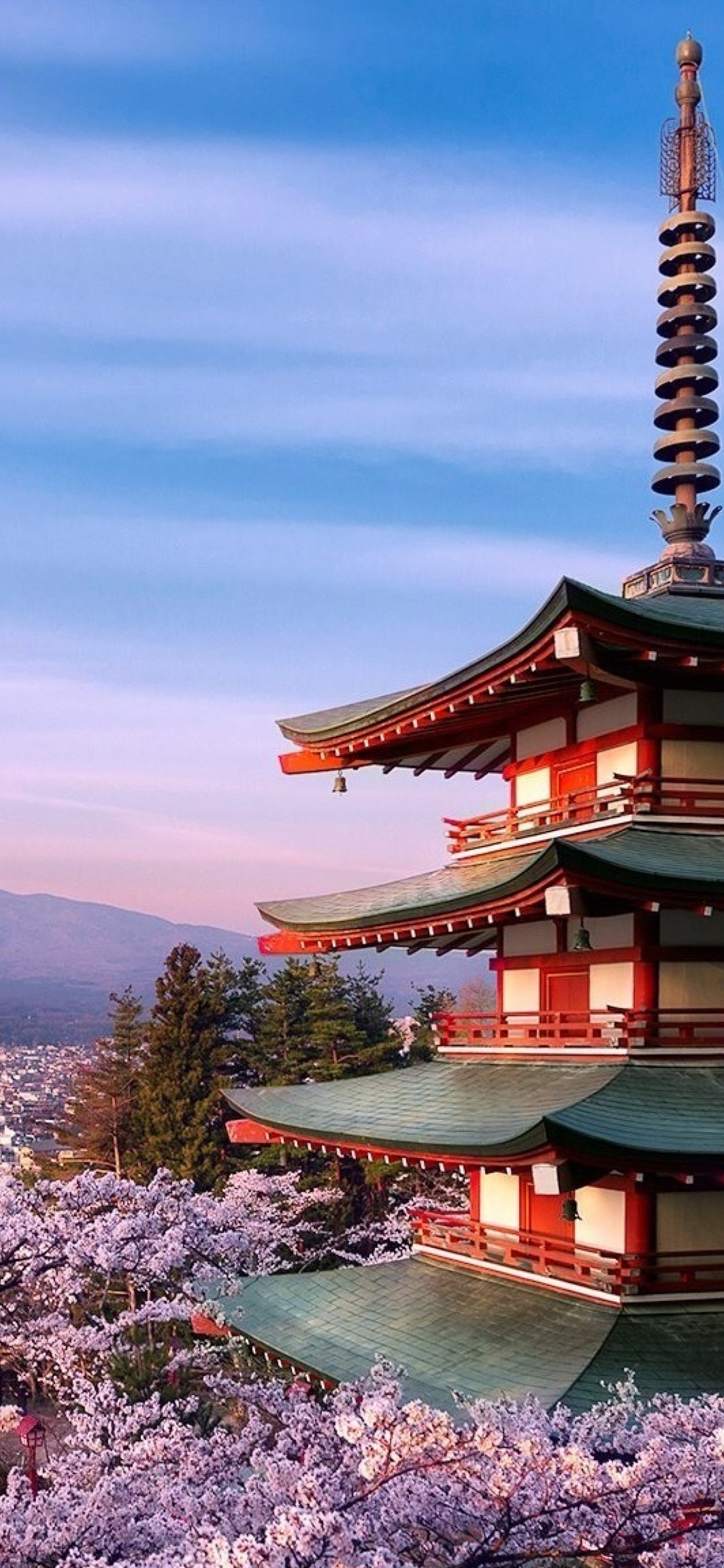 Das Chureito Pagoda near Mount Fuji Wallpaper 1170x2532