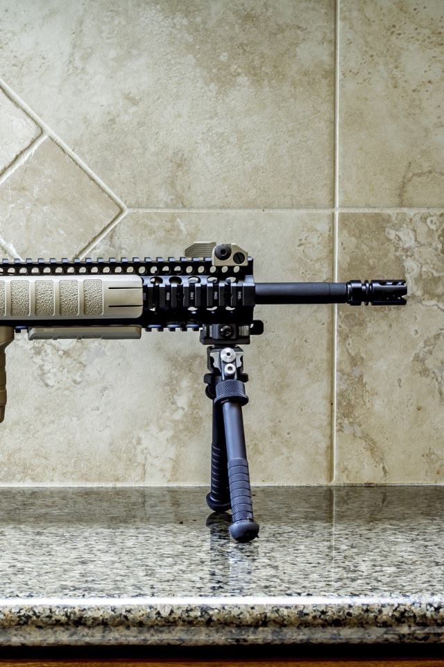 Das AR15 BCM Assaultrifle Wallpaper 640x960