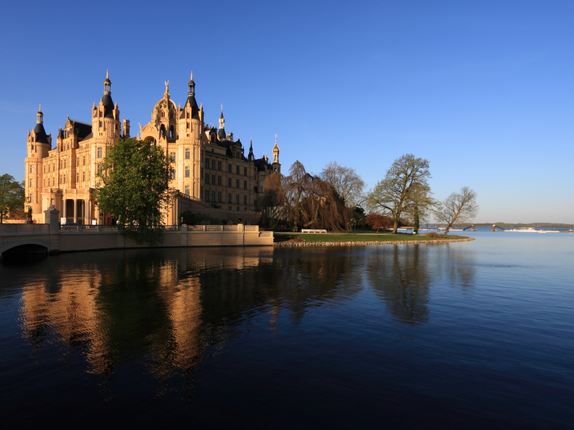 Обои Schwerin Palace in Mecklenburg Vorpommern 1152x864