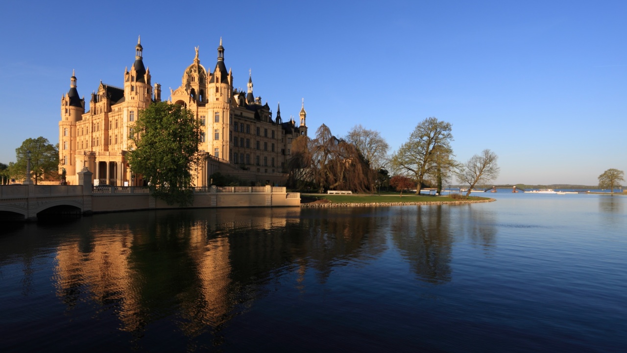 Das Schwerin Palace in Mecklenburg Vorpommern Wallpaper 1280x720