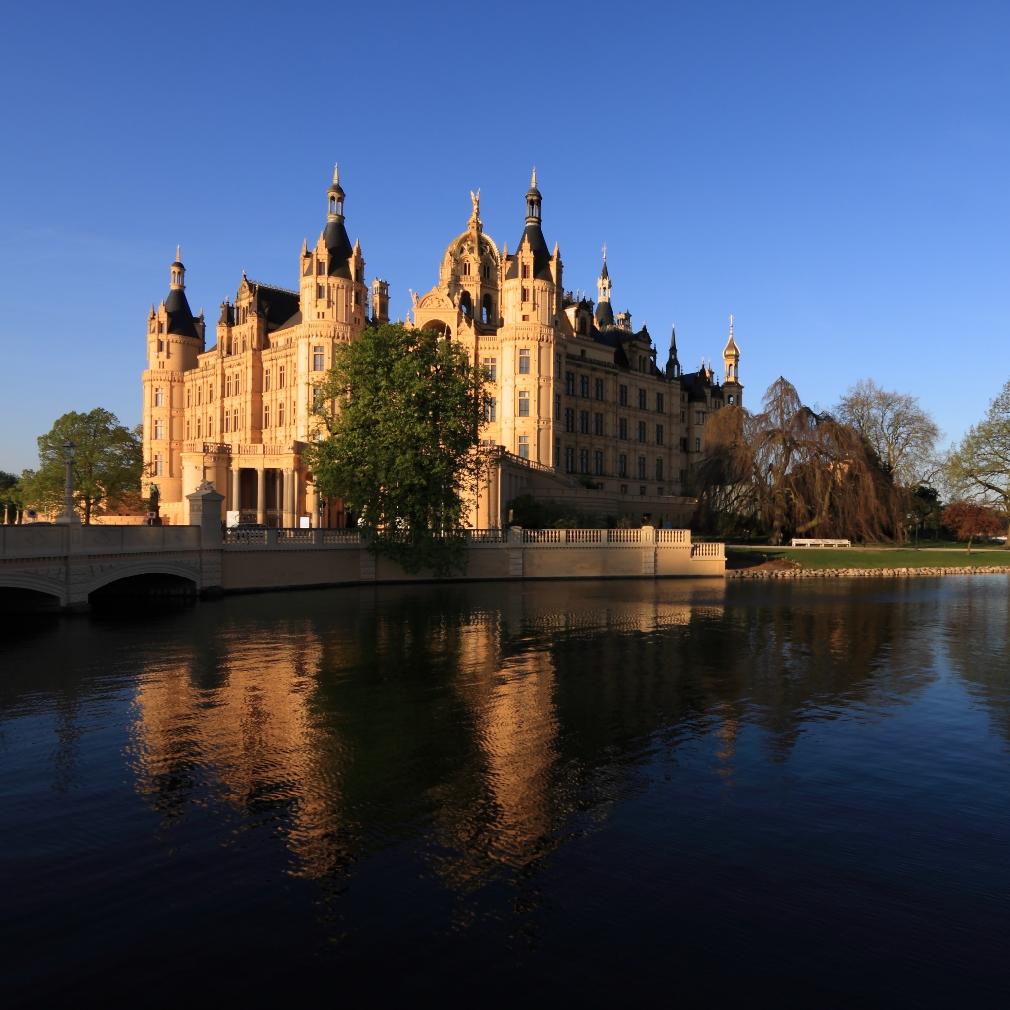 Schwerin Palace in Mecklenburg Vorpommern wallpaper 2048x2048