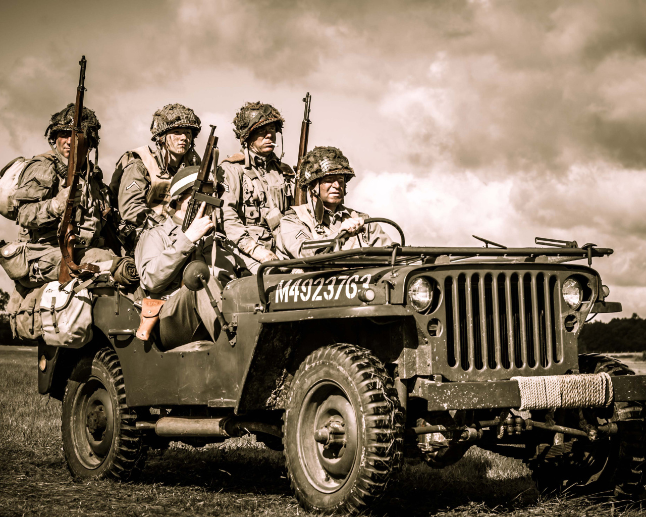 Fondo de pantalla Soldiers on Jeep 1280x1024