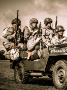 Das Soldiers on Jeep Wallpaper 132x176
