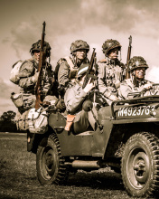 Fondo de pantalla Soldiers on Jeep 176x220