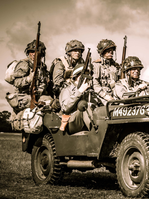 Soldiers on Jeep wallpaper 480x640