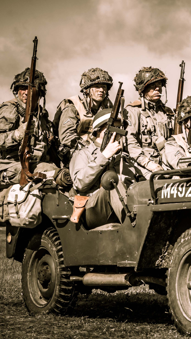 Soldiers on Jeep wallpaper 640x1136