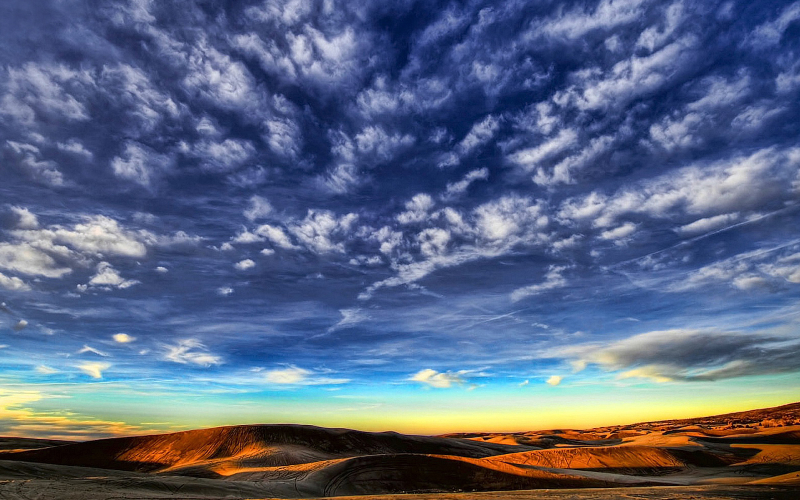 Desktop Desert Skyline wallpaper 2560x1600