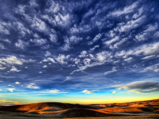 Desktop Desert Skyline wallpaper 320x240