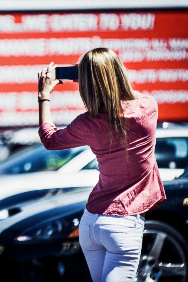 Sfondi Girl Taking Photo With Her Phone 640x960