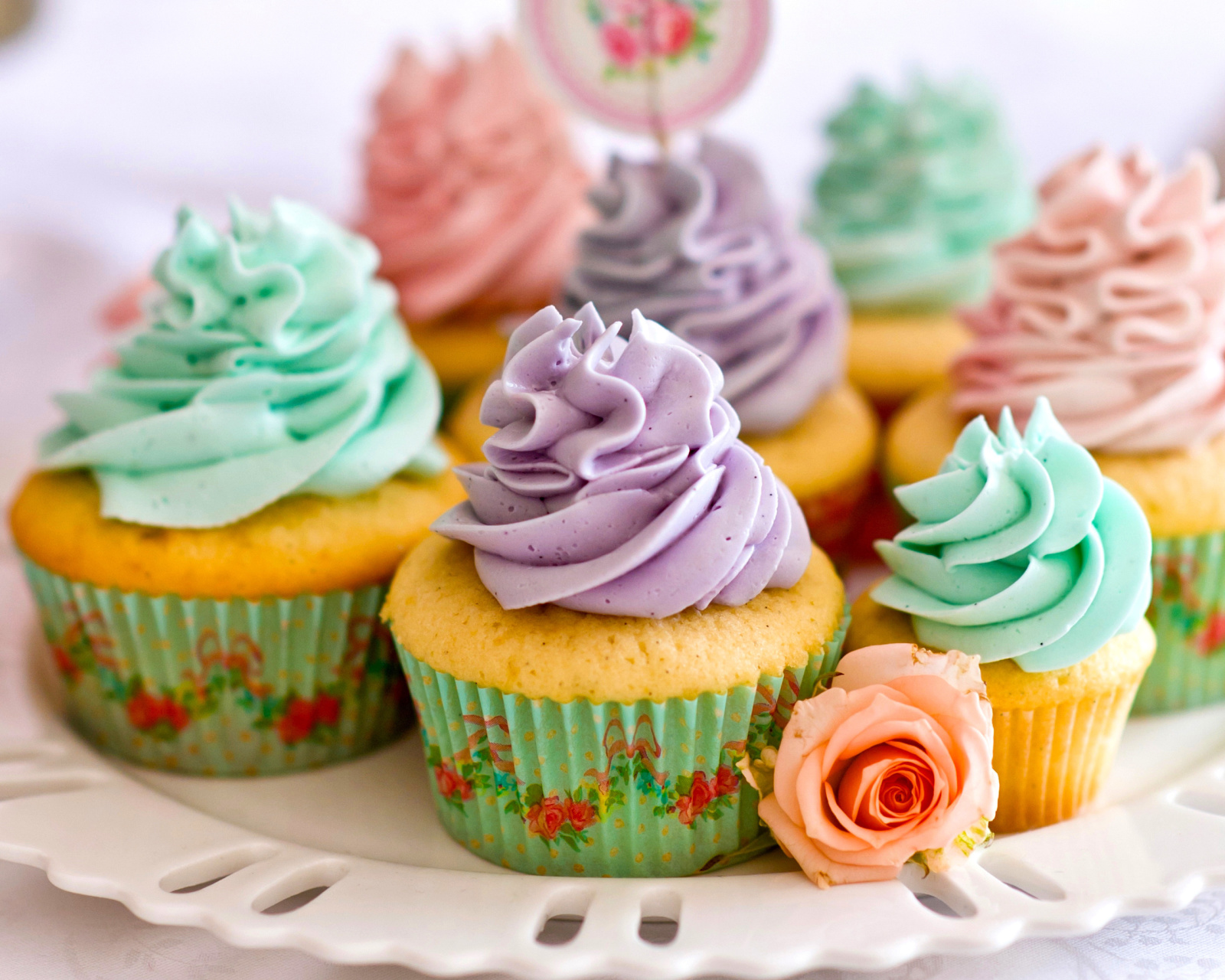 Sfondi Birthday Cupcakes 1600x1280