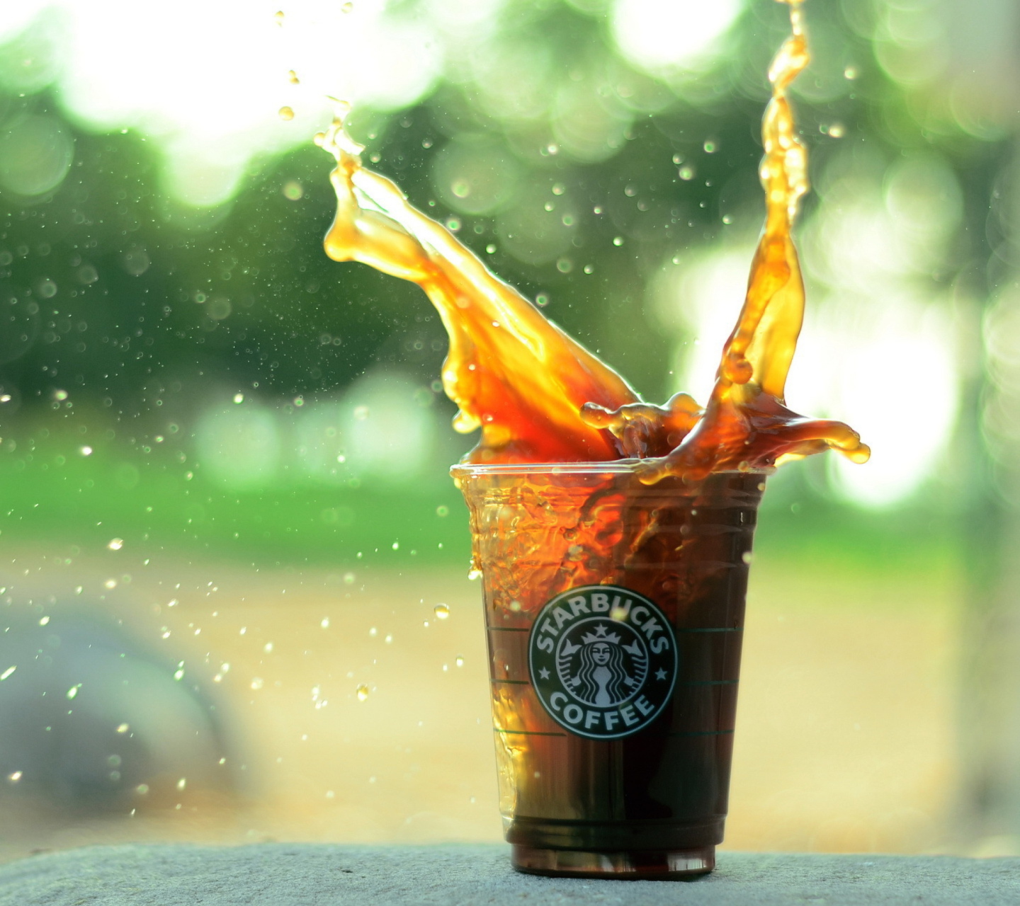 Das Starbucks Iced Coffee Splash Wallpaper 1440x1280