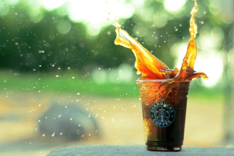Das Starbucks Iced Coffee Splash Wallpaper 480x320