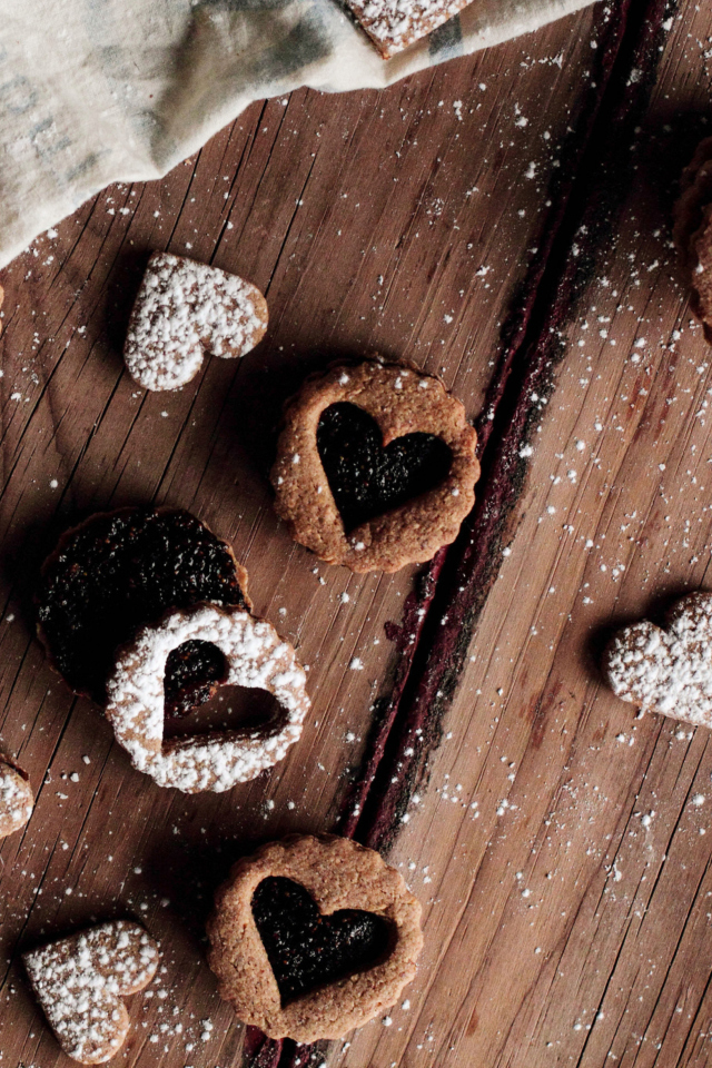 Обои Heart Cookies 640x960