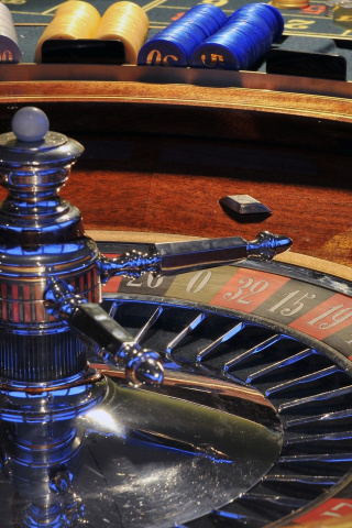 Roulette in Casino not Online Game wallpaper 320x480