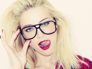 Fondo de pantalla Amber Heard 320x240