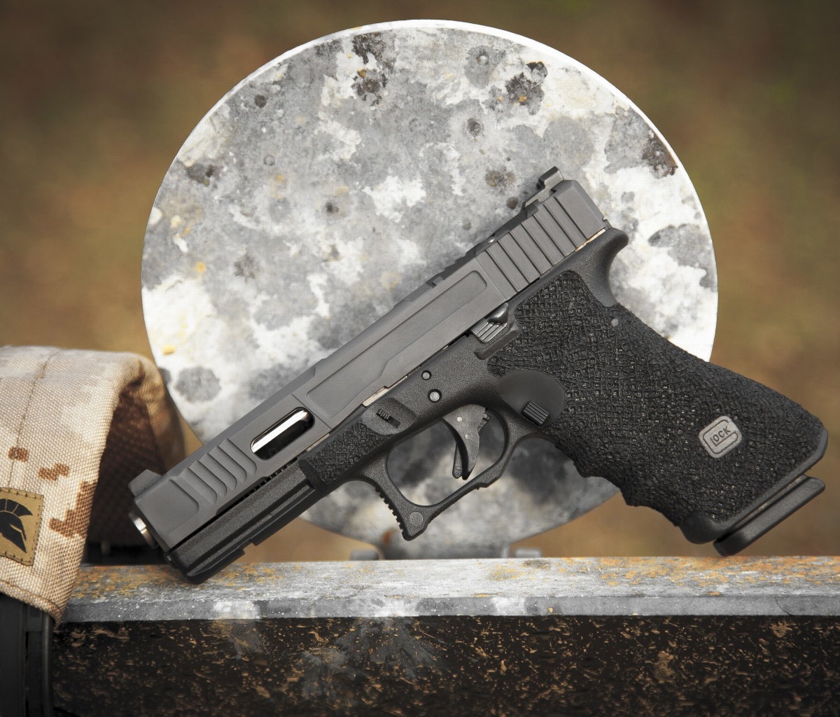 Screenshot №1 pro téma Glock 17 Austrian Pistol 1200x1024