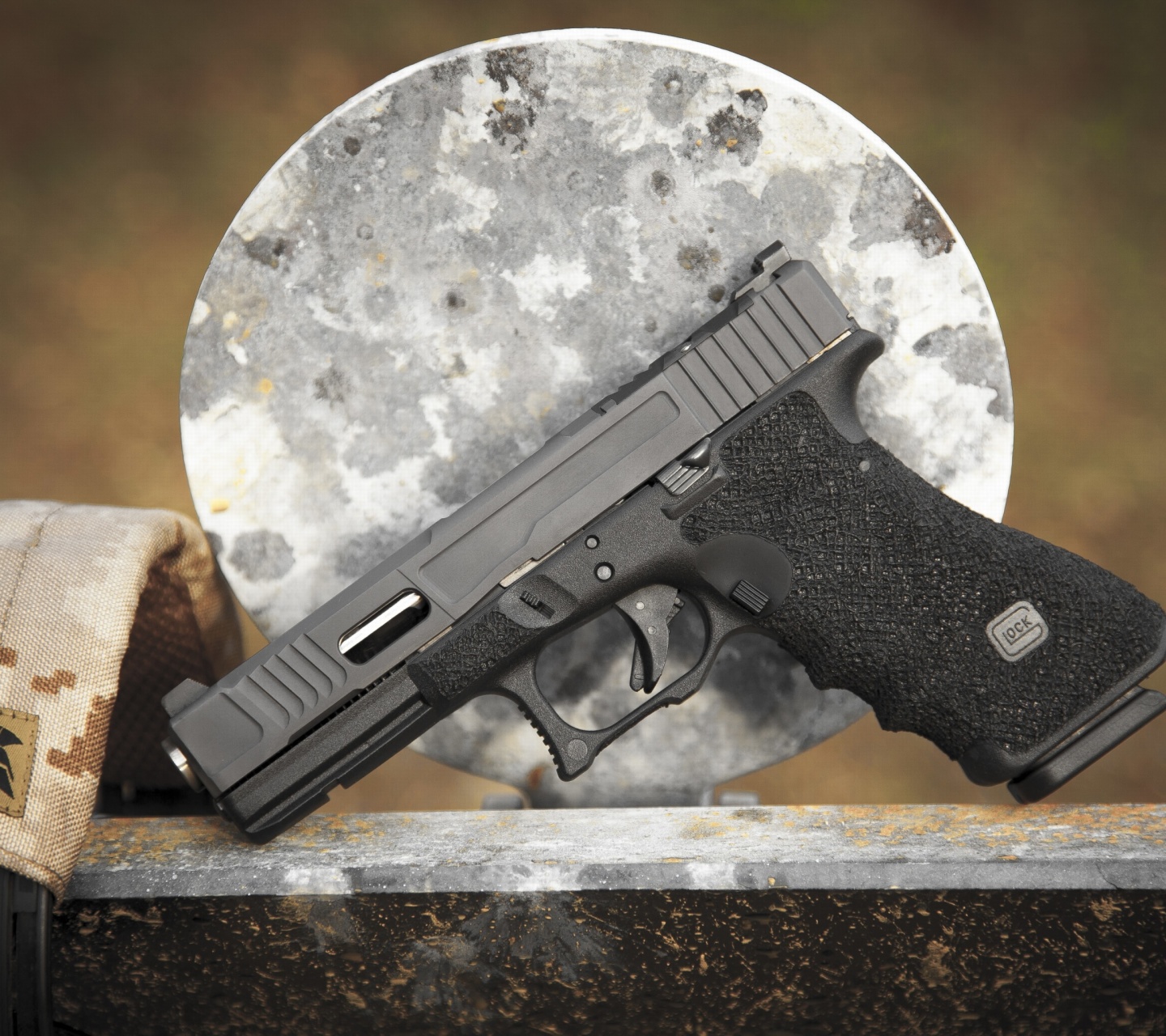 Das Glock 17 Austrian Pistol Wallpaper 1440x1280