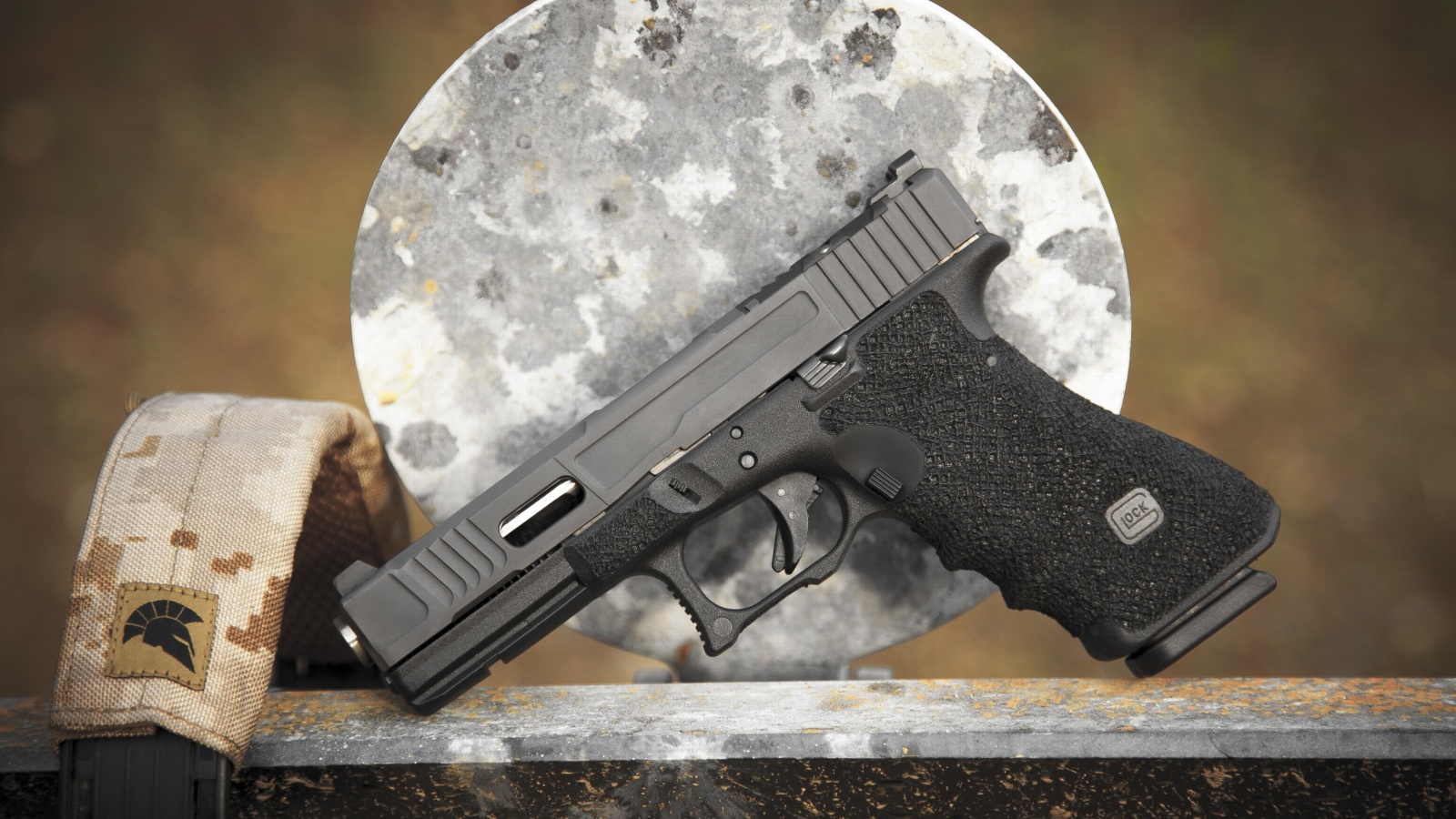 Das Glock 17 Austrian Pistol Wallpaper 1600x900