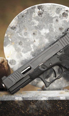 Glock 17 Austrian Pistol screenshot #1 240x400