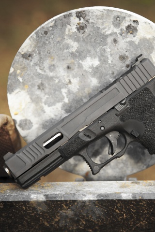 Glock 17 Austrian Pistol wallpaper 320x480
