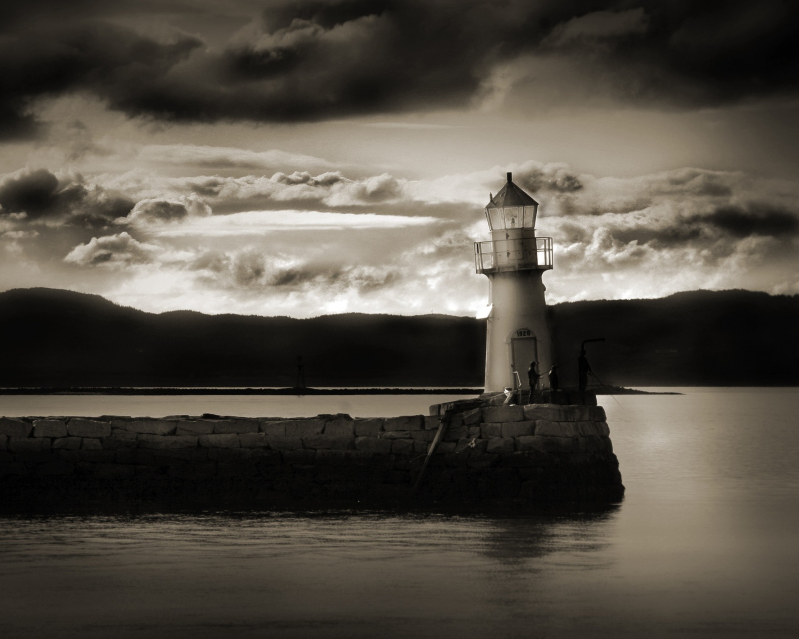 Dark Lighthouse wallpaper 1600x1280