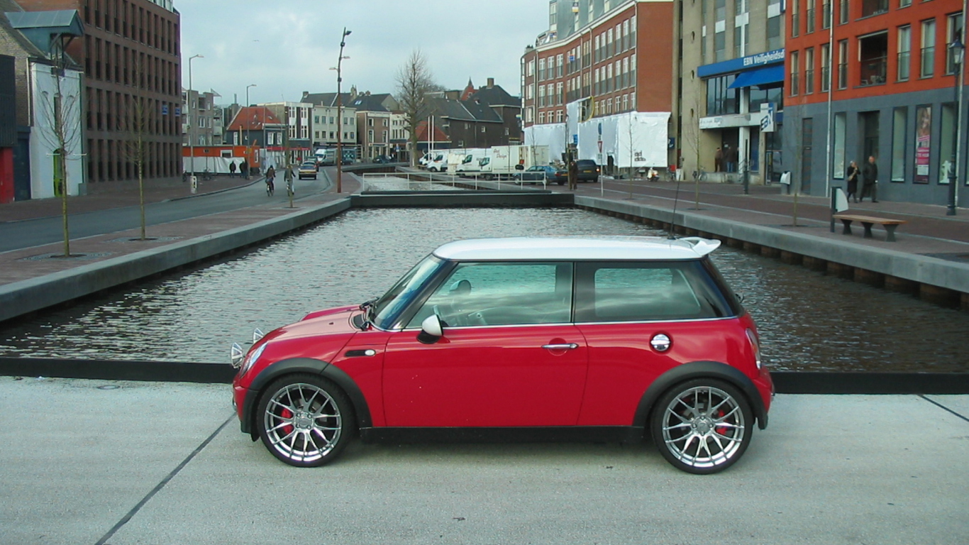 Screenshot №1 pro téma Red Mini Cooper Holland 1366x768