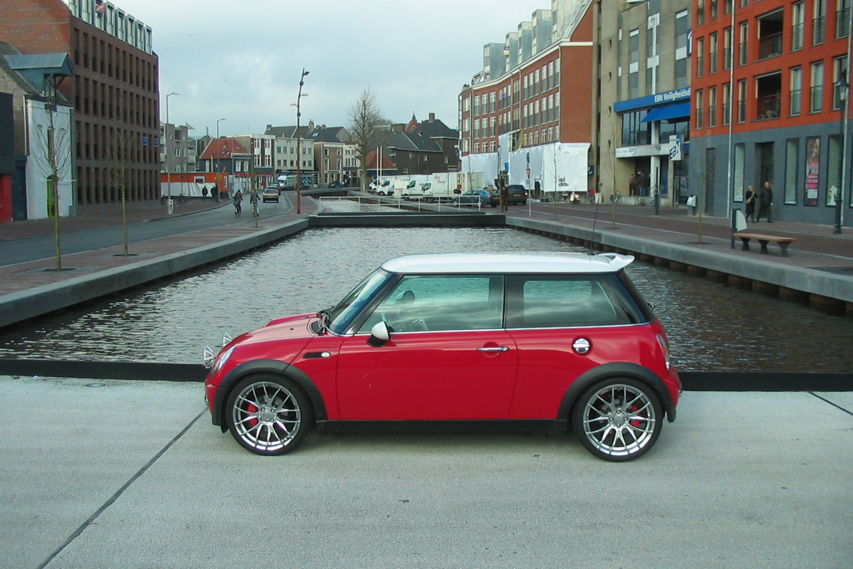 Red Mini Cooper Holland wallpaper 2880x1920